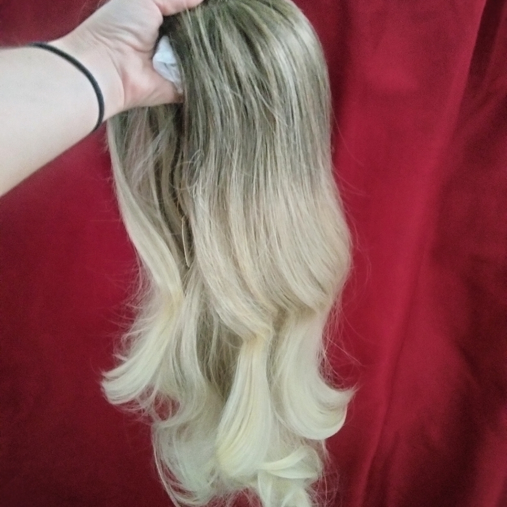 Blonde wig from eleganza